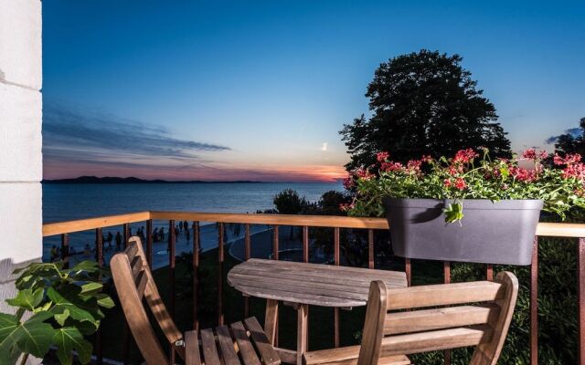 Aquamarine The Sea View Apartment