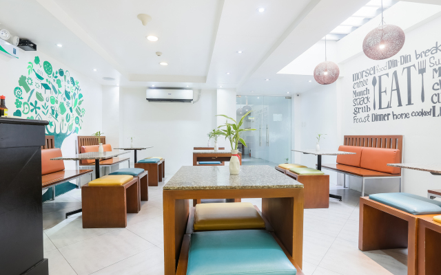 Royale Parc Inn & Suites