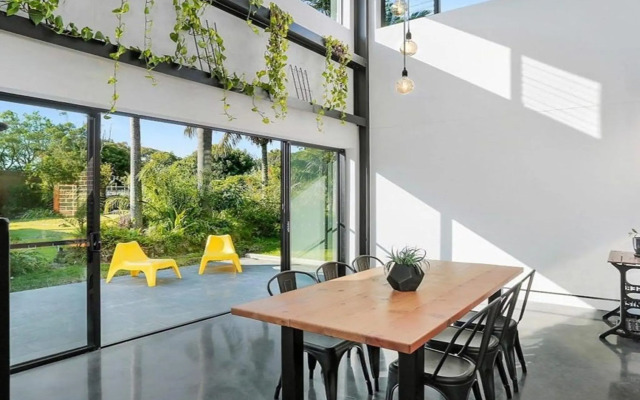 Horizons at Currarong - architecturally designed beach house