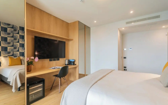 Pureview Luxury Suites, with breakfast & pool
