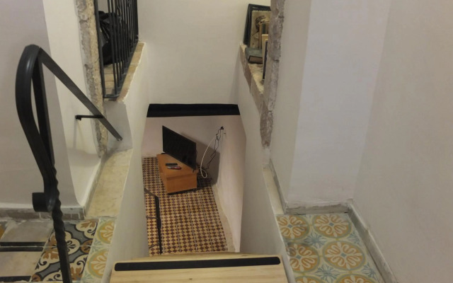 Central old stone Jerusalem apartment