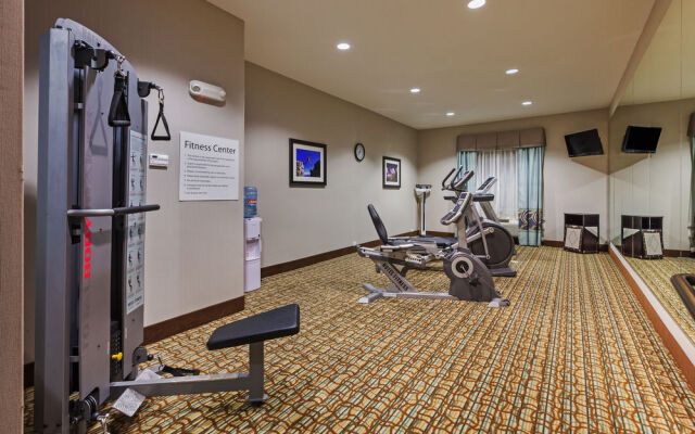 Holiday Inn Express & Suites Cleveland