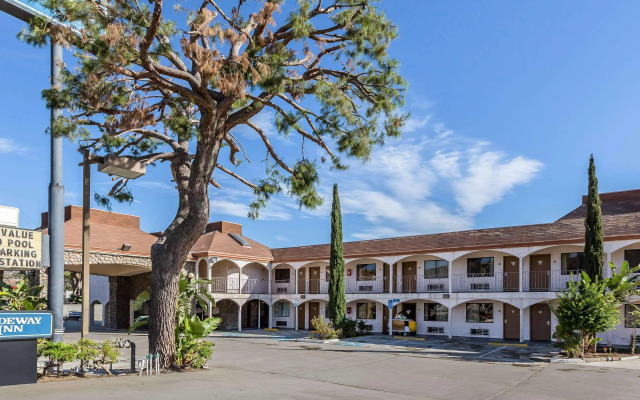 Rodeway Inn Magic Mountain Area