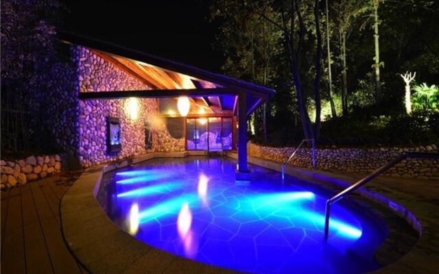 Nanjing Ziqinghu Hotspring Hotel