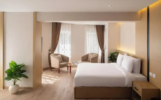 Elegance Grand City Hotel