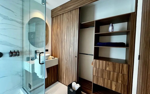 w Amazing 2BR With Elegant Balcony in Roma Nte