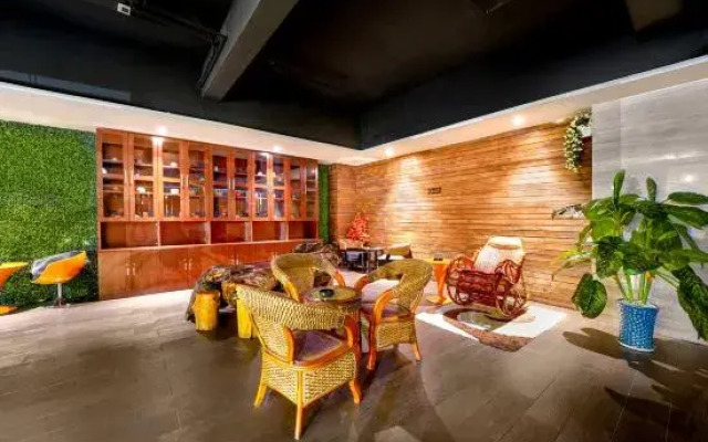 Jinlongtan Leisure Business Hotel