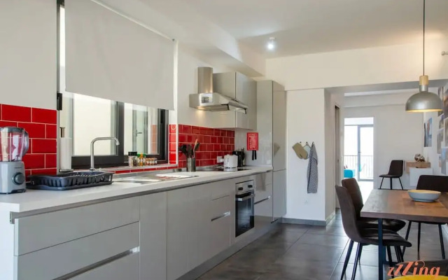 2 Bed Apartment w Distant Sea and Country Views