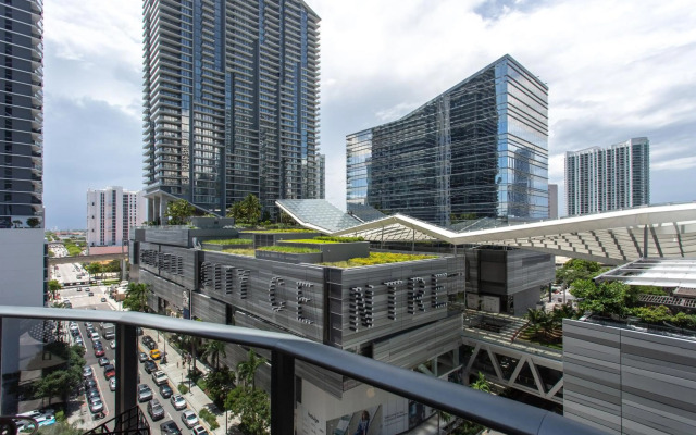 SLS LUX Brickell