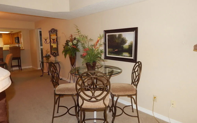 Four Seasons Racquet Club Condominiums