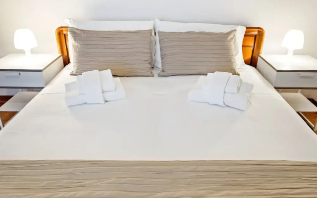 San Carlo Luminous Apartment