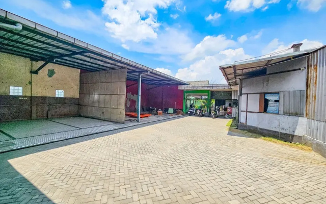 RedDoorz Syariah near Stadion Merdeka Jombang