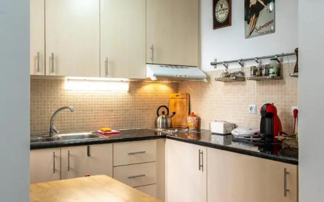 Sunny 35 sq m @historic center-bohemian Psyri-VFM