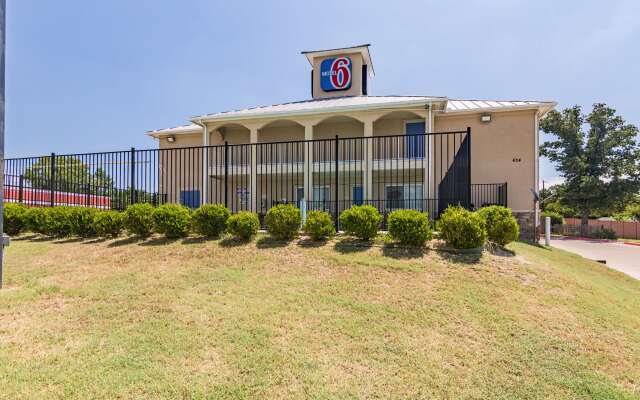 Motel 6 Azle, TX