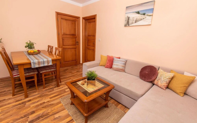 Amazing Apartment in Podstrana With 1 Bedrooms and Wifi