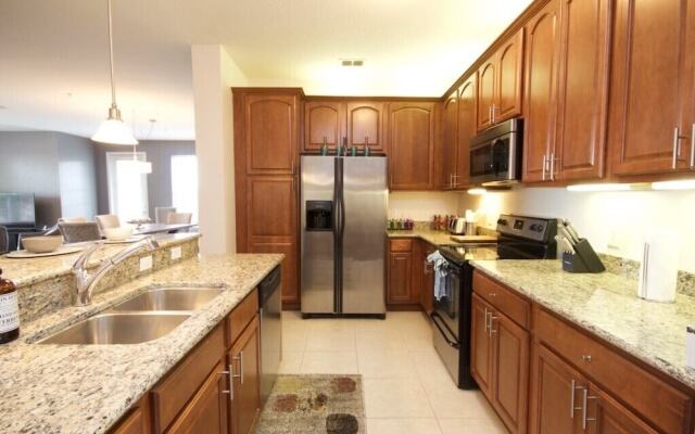 Vista Cay Dream 3 Bedroom Home by RedAwning