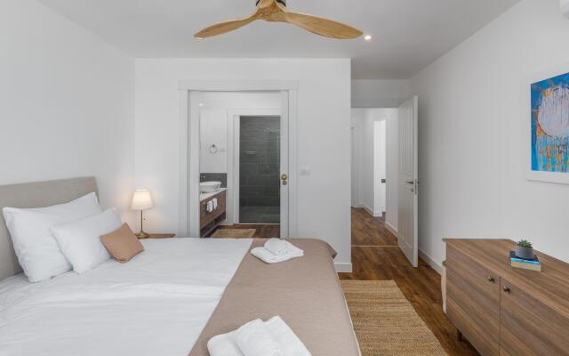 Porto Bus Beachfront 1