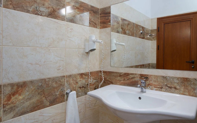Hotel Lira