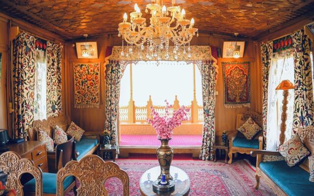 Houseboat New Golden Flower