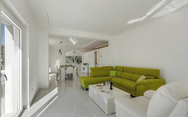 Amazing Villa Chimera White View Pool
