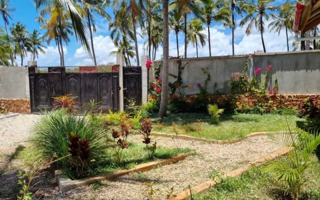 Balungi Bungalow & Restaurant