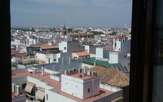 Studio in Sevilla, With Wonderful City View, Balcony and Wifi - 97 km