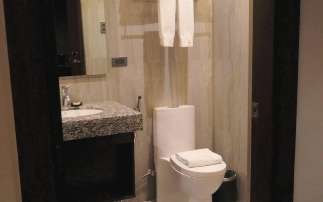J7 Plaza Hotel