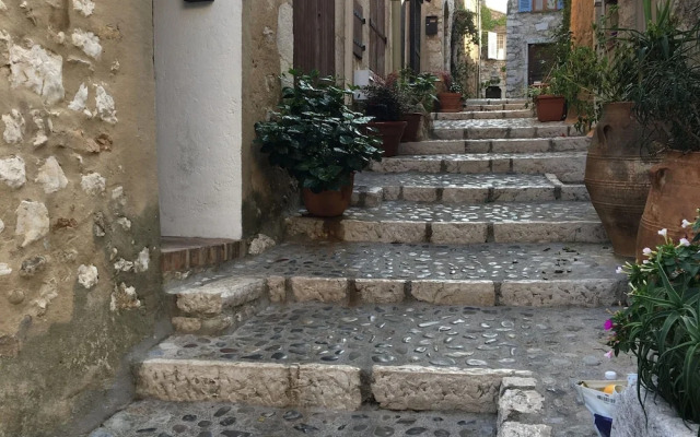 Nice Apartment on the Cote D'azur
