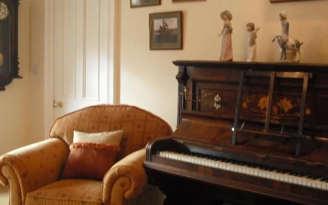 Hotel Calhoun by Oyo