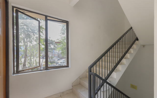 OYO 866 Idola Residence