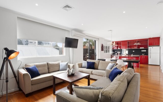 Manallack Apartments Olley