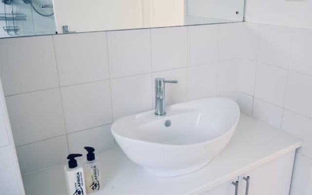 Studio Apartment With Balcony in Green Point