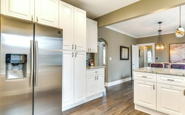 Pet-friendly Family Apartment - Near NU Campus!