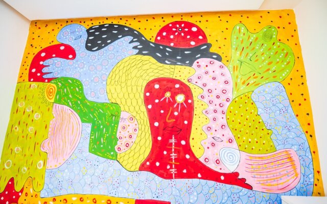 Funky Room for 4- Artistic Guesthouse-main Street!