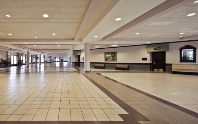 Sheraton Greensboro at Four Seasons