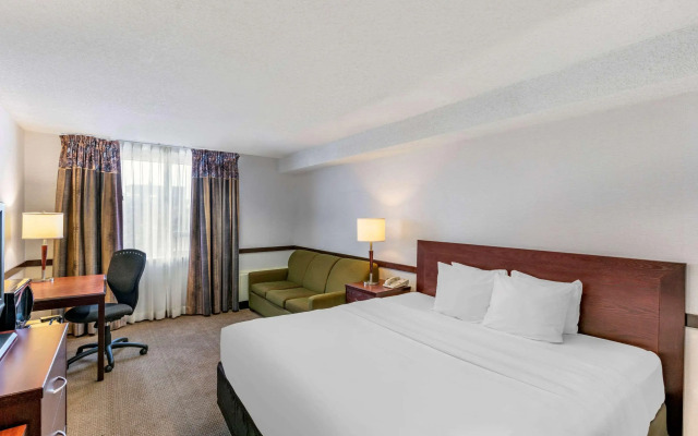 Quality Hotel & Suites Montreal East