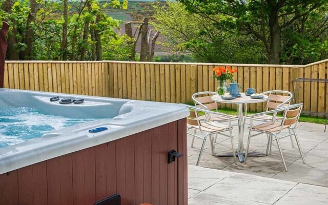 Maple Cottage With Hot Tub Near Cupar, Fife