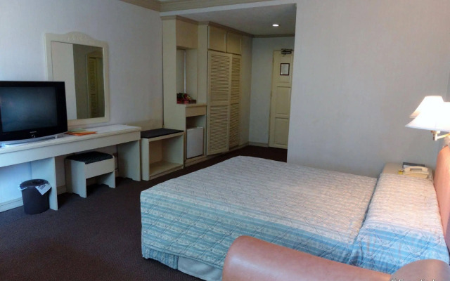 Orange Grove Hotel