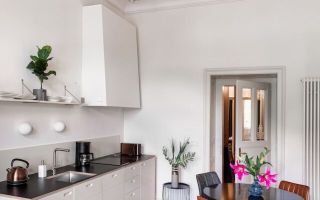 MN6 Luxury Suites by Adrez Living