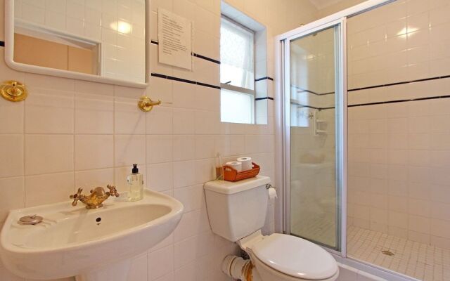 Hillcrest Manor Guesthouse