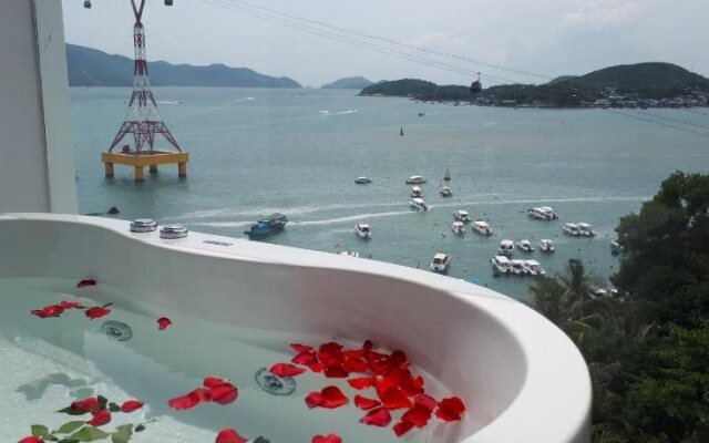 Nha Trang Harbor Apartments & Hotel