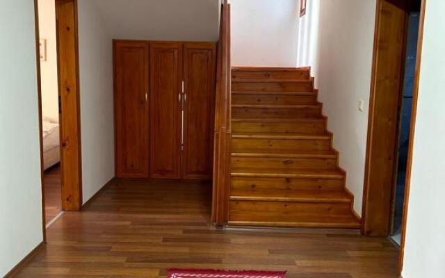 5 bedrooms private house with sauna and 500 m2 garden