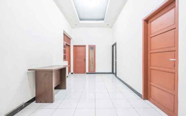 OYO 2703 Hotel Transit 1