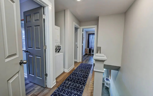 Chic Spacious Downtown Retreat