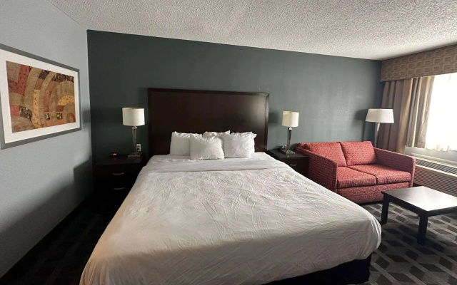 Baymont by Wyndham Flint Airport North