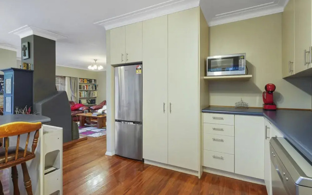 Kohi Family Home- Netflix & Gardens View