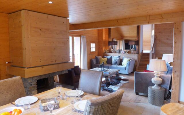 Le Faucon 8