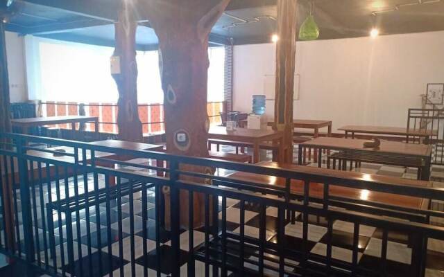 Coconut Hotel - Hostel
