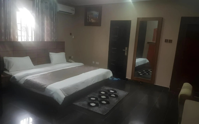 Momak 6 Hotel & Suites