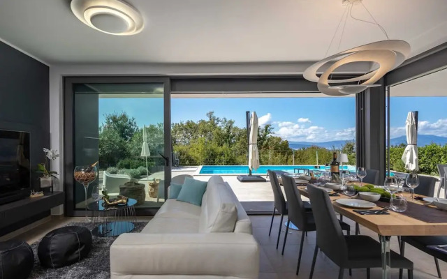 Villa Luxor With Heated Pool